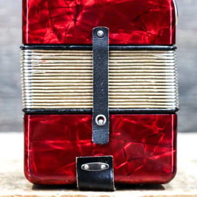 Hohner Erica 2-Row 8-Bass 21-Treble Button G-C Red Diatonic Accordion w/Case image 5