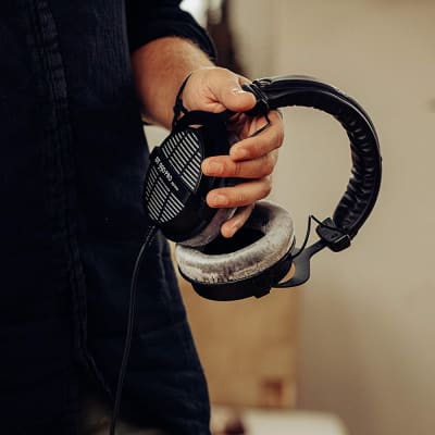 beyerdynamic DT 990 Pro 250 ohm Over-Ear Studio Headphones For Mixing, Mastering, and Editing image 5