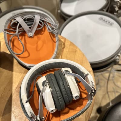 V-Moda  XS On-Ear Headphones 2022 - White Silver image 2