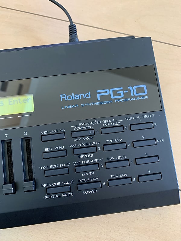 Roland D-110/PG-10 シンセサイザー Roland D-110 with PG-10 