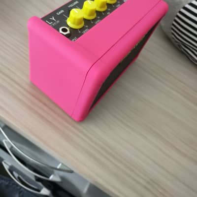 Blackstar Fly 3 3-Watt 1x3" Battery-Powered Mini Guitar Combo 2010s - Pink image 2