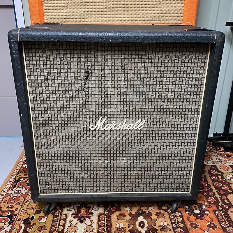 Empty marshall shop 4x12 cabinet