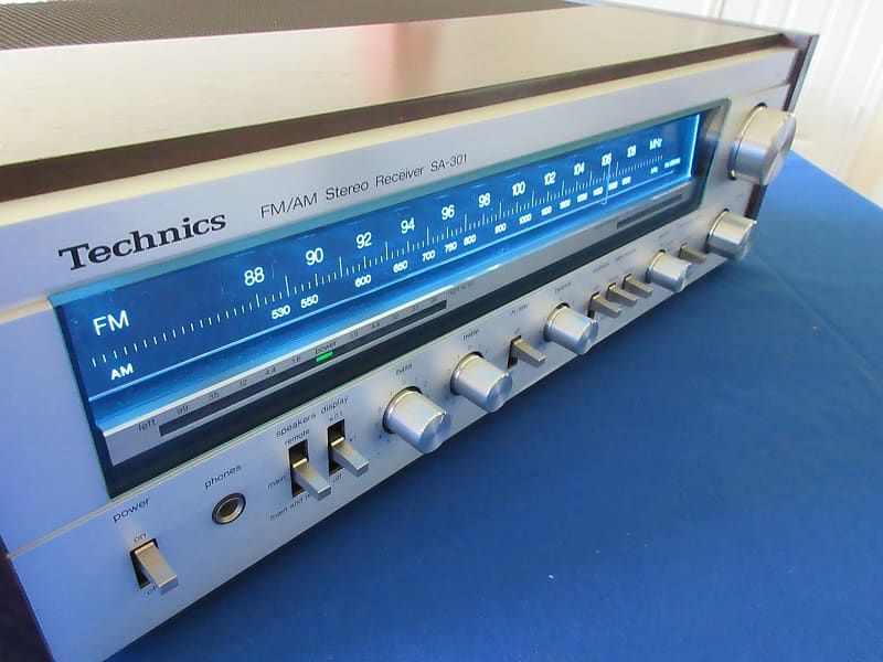 Vintage Technics SA-301 Silver Face Stereo Receiver 40 wpc - Phono