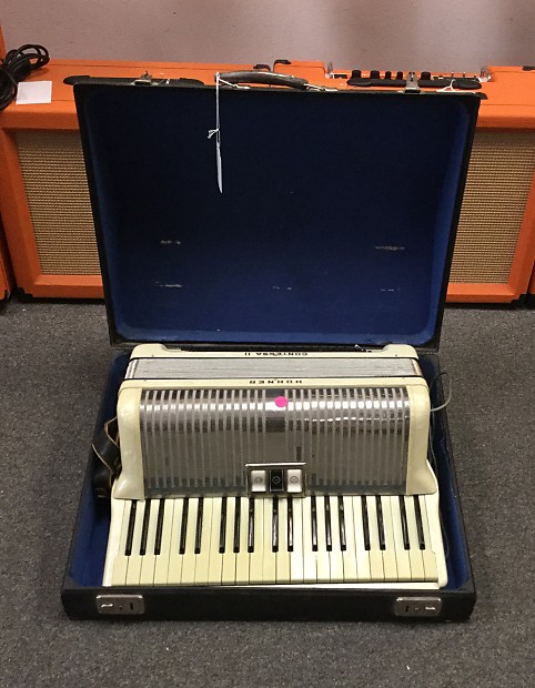 Hohner Contessa II Accordion Pearly White