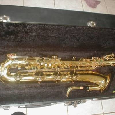 Baritone saxophone with case and mouthpiece,  Gold image 1