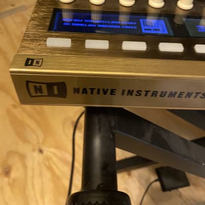 Native Instruments Maschine MkII Limited Edition Gold