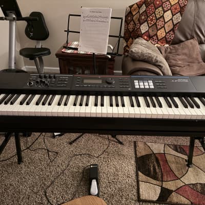 Roland　JunoDS88 Roland JUNO-DS88 Synthesizer Bundle 88-Key Synthesizer with