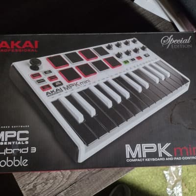 Akai MPK Mini MKII 25-Key MIDI Controller 2014 - Present - White with Black Keys