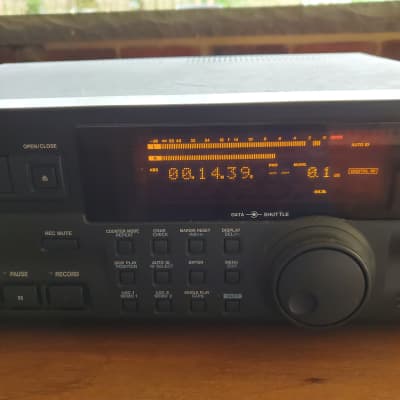 TASCAM DA-40 professional DAT digital audio tape recorder Late 1990s - Black image 5