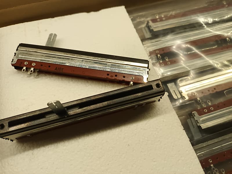 Alps -JP SV 10011S 90 - PotenciometroMetalico Doble Guia image 1