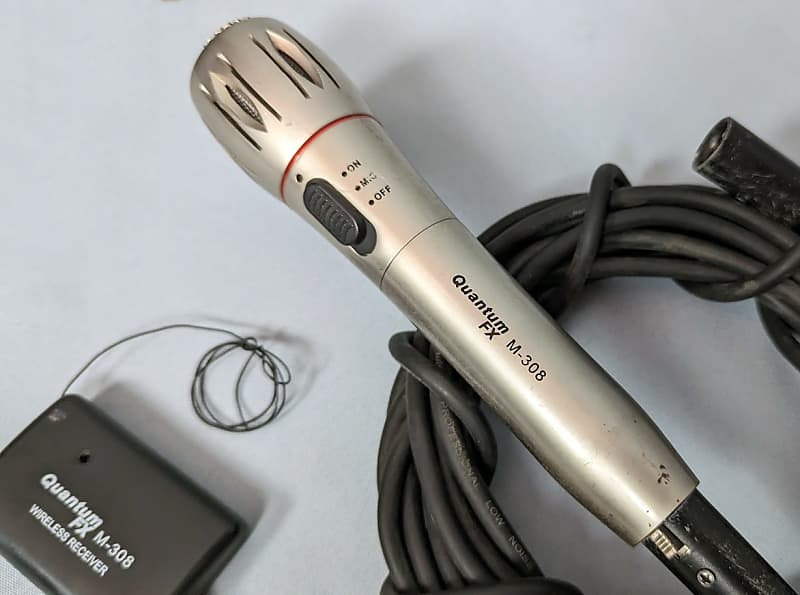 QuantumFX M 308 Wireless Dynamic Microphone Silver Reverb