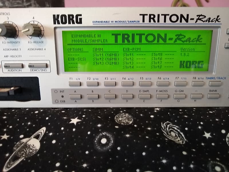 カ*ー様 KORG TRITON-Rack SCSI端子カバーなし、底面の塗装は カ*ー様 KORG TRITON-Rack SCSI端子カバーなし、底面の塗装は カ