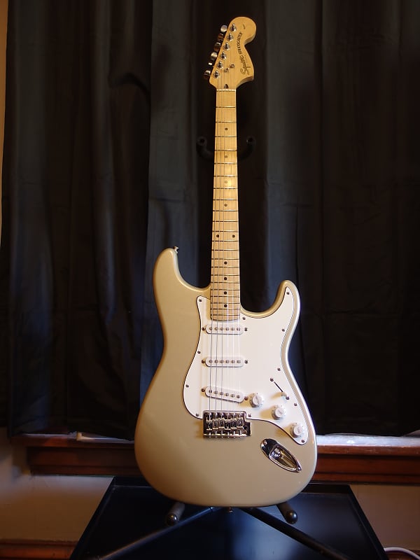 Squier Standard Stratocaster 2000 Shoreline Gold | Reverb