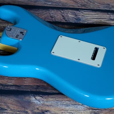Fender American Professional II Stratocaster with Maple Fretboard, Hardshell Case & Case Candy-2020 - Present in Miami Blue image 8