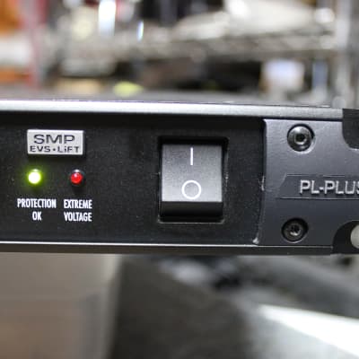 Furman PL-Plus C/ Power Conditioner w Lights and Meter LED image 2
