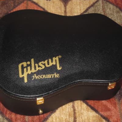 lightly used genuine Gibson Dreadnought Hardshell Case from 2017 - Black Tolex Exterior, Wood Construction, Black Plush Padded Interior, Gold Colored Hardware, lid has Gibson Acoustic Logo, fits square or round shoulder dreadnought (NO guitar included) image 8