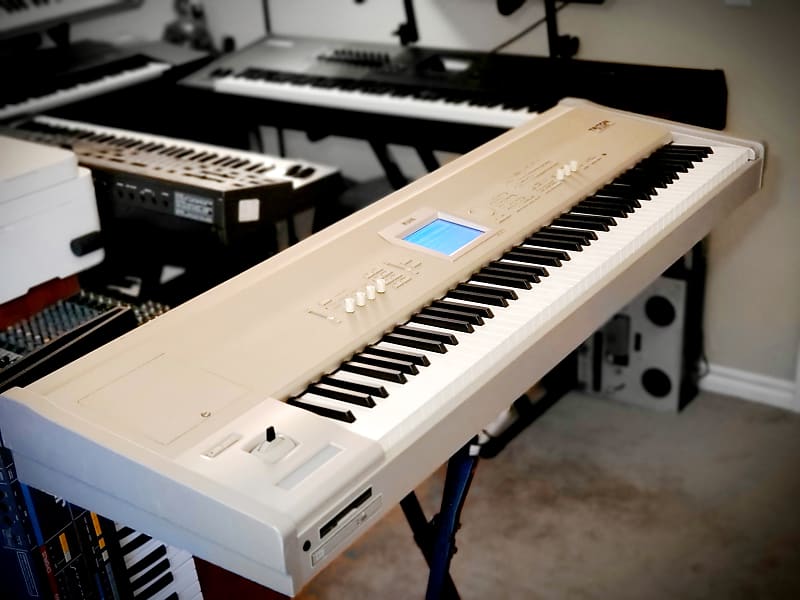 TRITON STUDIO 88 PRODUCTION WORKSTATION WITH OVER 1000 Reverb