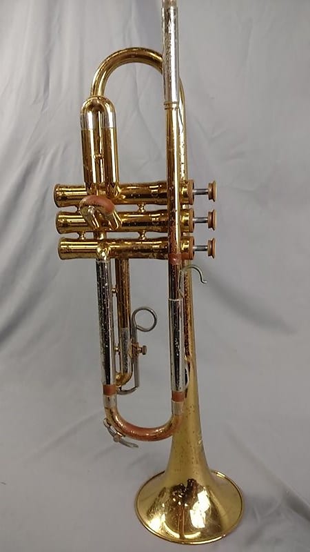 Buescher Aristocrat Trumpet, USA, Brass with case mouthpiece Buescher Aristocrat Trumpet, USA, Brass with case mouthpiece