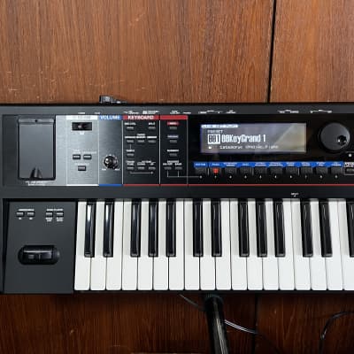 ROLAND JUNO-Gi Mobile Synthesizer with Digital Recorder w/ gig bag