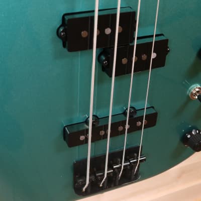Fender MIJ Boxer Series Precision Bass - Rosewood Fingerboard, Sherwood Green Metallic image 3