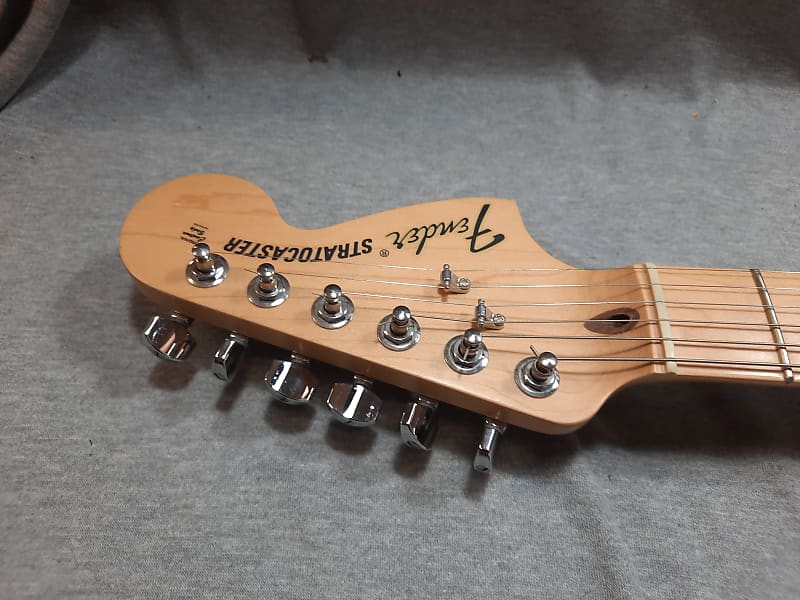 Fender American Deluxe Stratocaster V-Neck 2004 - 2010