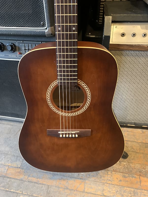 アート&ルシアー モデル WILD CHERRY カナダ製 Art & Lutherie Wild Cherry Burst Blue | Reverb Canada