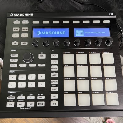 Native Instruments Maschine MKII Groove Production Studio