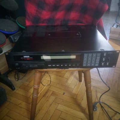 Yamaha TX16W Digital Wave Filtering Sampler 1980s - Black /w system disk+ sound lib