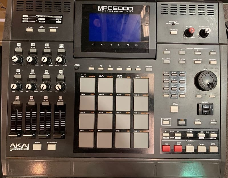 Akai MPC5000 Synthesizer (San Antonio, TX) (NOV23)