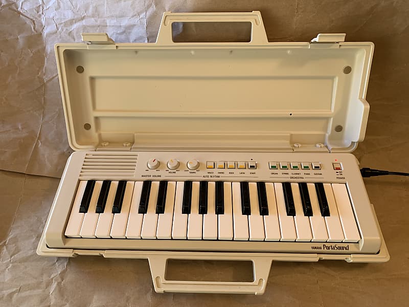 Yamaha PortaSound PS-1 32key mini keyboard 80s White