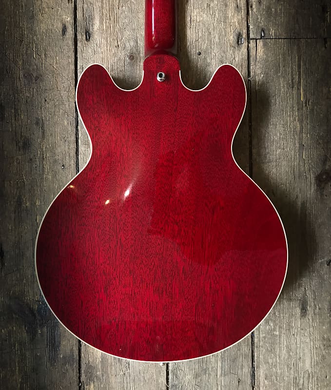 2009 Gibson Custom Shop 336 F in Cherry finish with hard