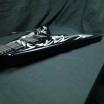 B.C. Rich KKV Kerry King Signature Speed V 2008 Made in Korea Onyx with White Tribal Graphic Neck Thru Kahler EMG 81 85 Slayer guitar image 11