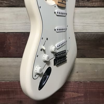 Fender Standard Stratocaster Left-Handed with Maple Fretboard Arctic White 2015 image 2