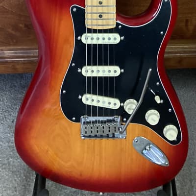 Fender Ultra Luxe Stratocaster 2021 - Plasma Red image 1