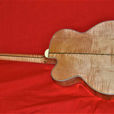 GIBSON SJ-200 EC CUTAWAY WITH PICKUP. ANTIQUE NATURAL