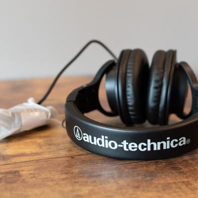 Audio-Technica ATH-M30X Closed Back Dynamic Headphones image 3
