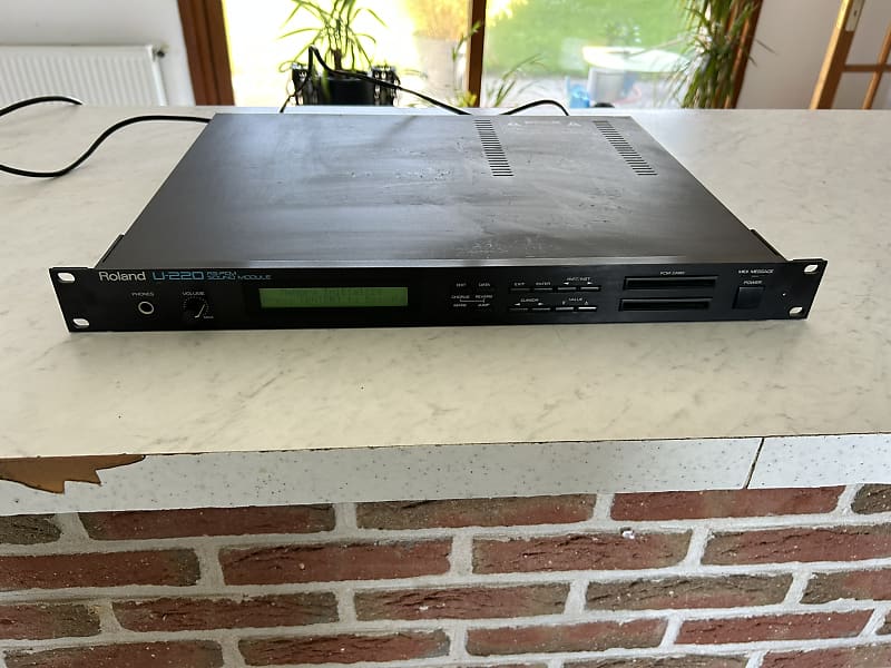 Roland U-220 RS-PCM Sound Module 1989 - 1992 - Black image 1
