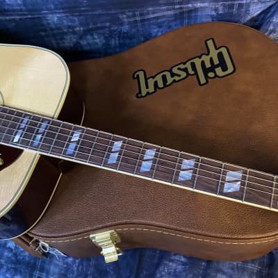 NEW ! 2024 Gibson Hummingbird Original - Antique Natural 4.5 lbs - Authorized Dealer - In Stock - G02324 image 4