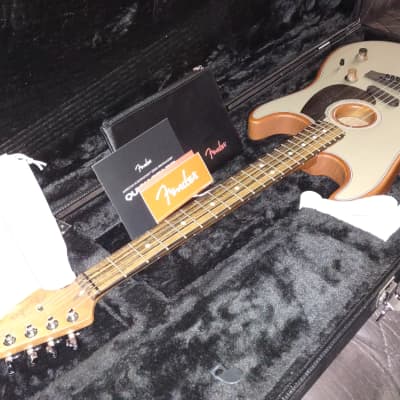 Fender Acoustasonic Stratocaster 2020 - Transparent Sonic Blue - Includes Deluxe v Fender Hardshell Case image 2