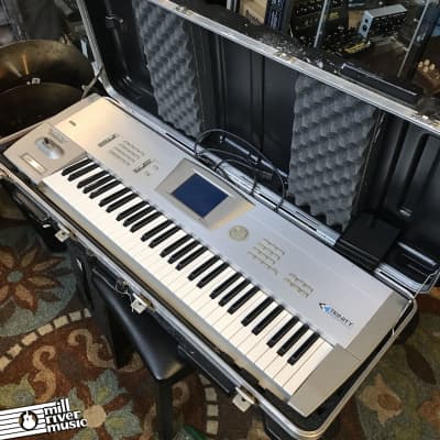 Korg Trinity V1 61-Key Synthesizer Keyboard Workstation w/ SKB Case & Discs
