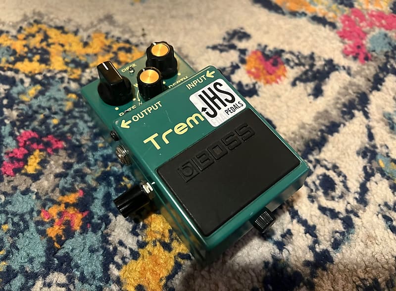 JHS Boss TR-2 Tremolo with 