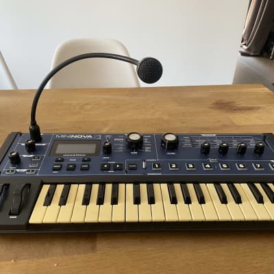 Novation Mininova 2012 - Bleue
