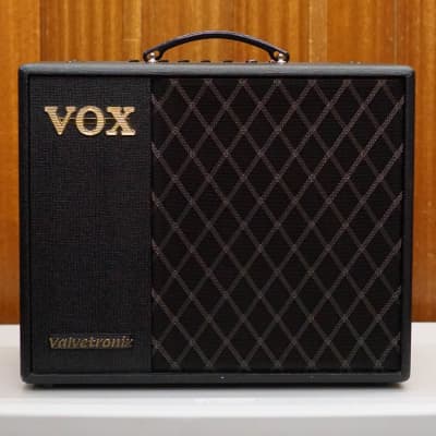Vox VT40X Valvetronix 1x10" 40w Guitar Combo Amp image 2