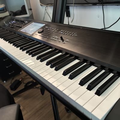 Korg KRONOS 2 88-Key Digital Synthesizer Workstation