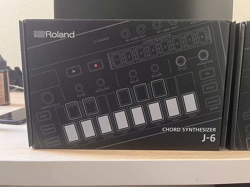 Roland J-6 AIRA Compact Chord Synthesizer | Reverb Canada