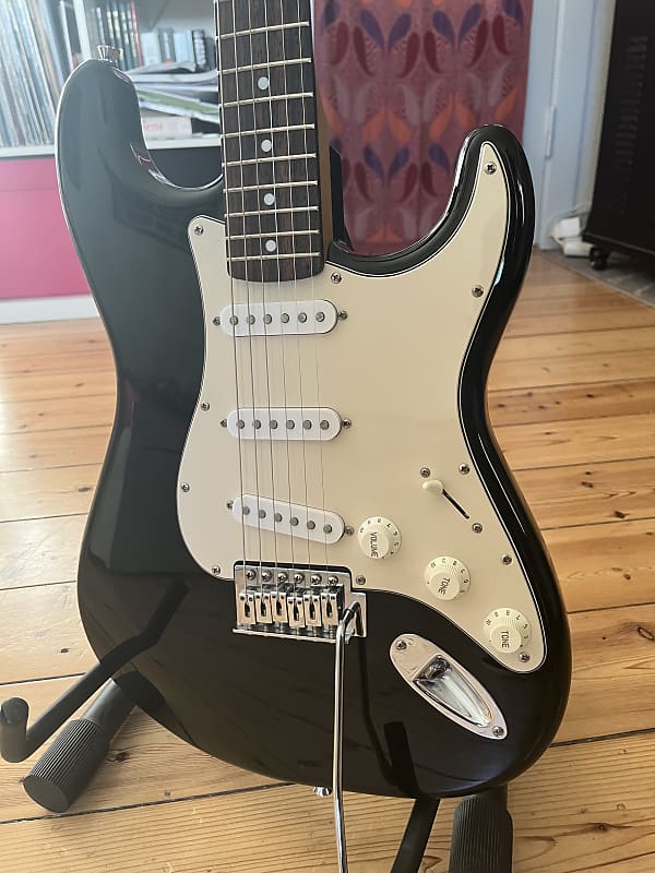 Squier SE STRAT 2000 - Black | Reverb