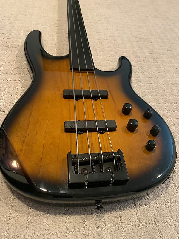 Carvin Fretless Bass 2 Tone Sunburst | Reverb