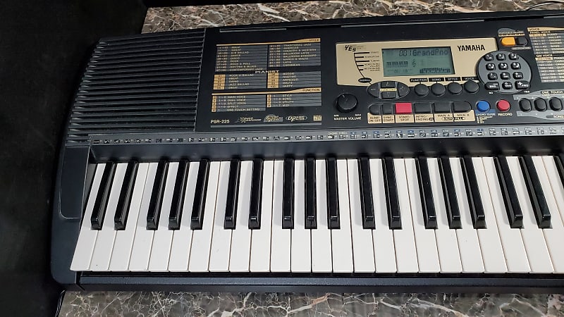 YAMAHA　PSR-225　61鍵キーボード　シンセサイザー Yamaha Portatone PSR-225 61 Key Electronic Keyboard