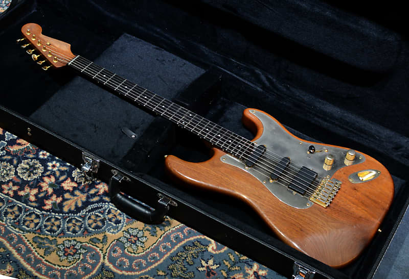 Moon Guitars ストラトキャスター