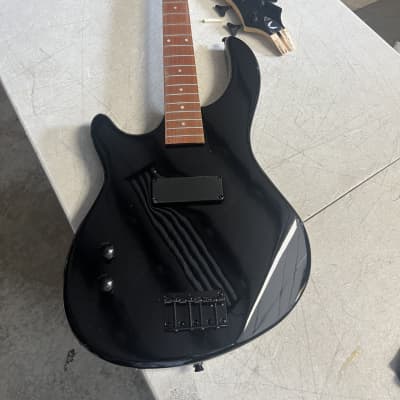 Dean Edge 09 Left-Handed Electric Bass Guitar, u fix it, broken headstock - black image 1